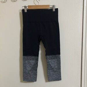 Lululemon Seamlessly Street Crop Heathered Black Grey Ombre Size 4 Stretch Yoga